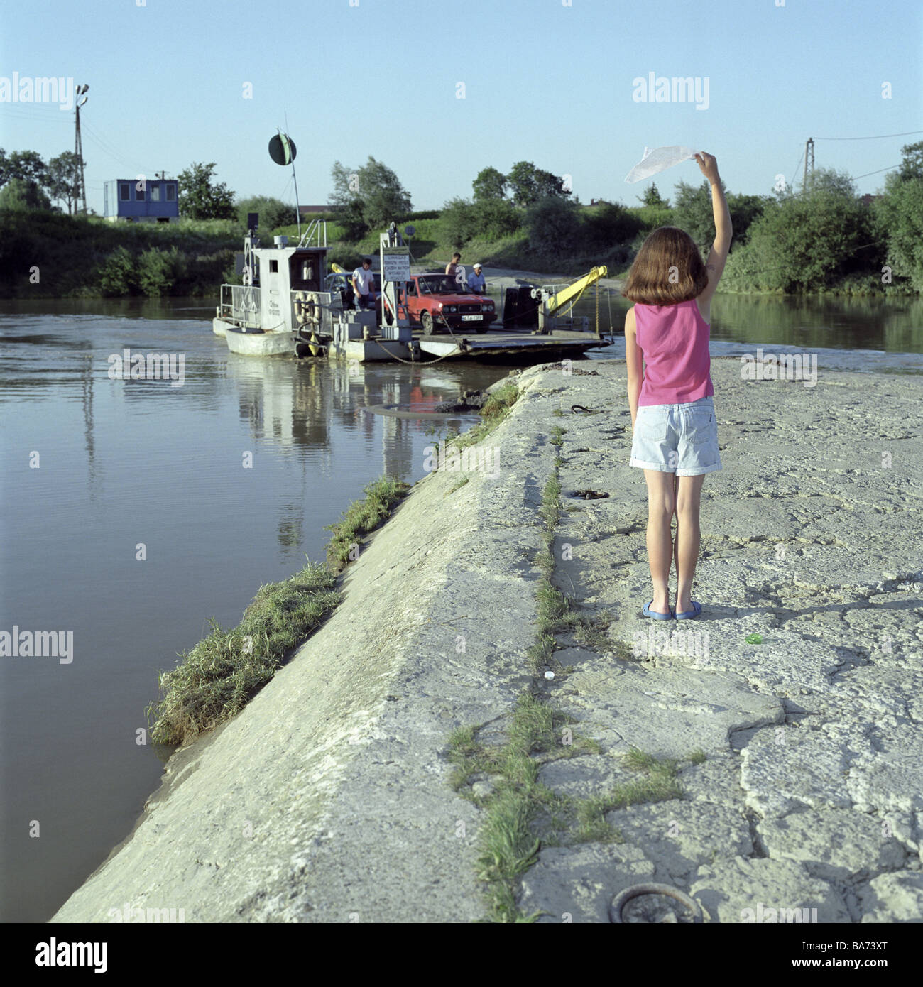 Pologne Tarnow river Dunajez filles ferry-ondes navire avis car-ferry location de personnes de 10 ans d'expérience de la petite enfance des tissus de l'enfant Banque D'Images
