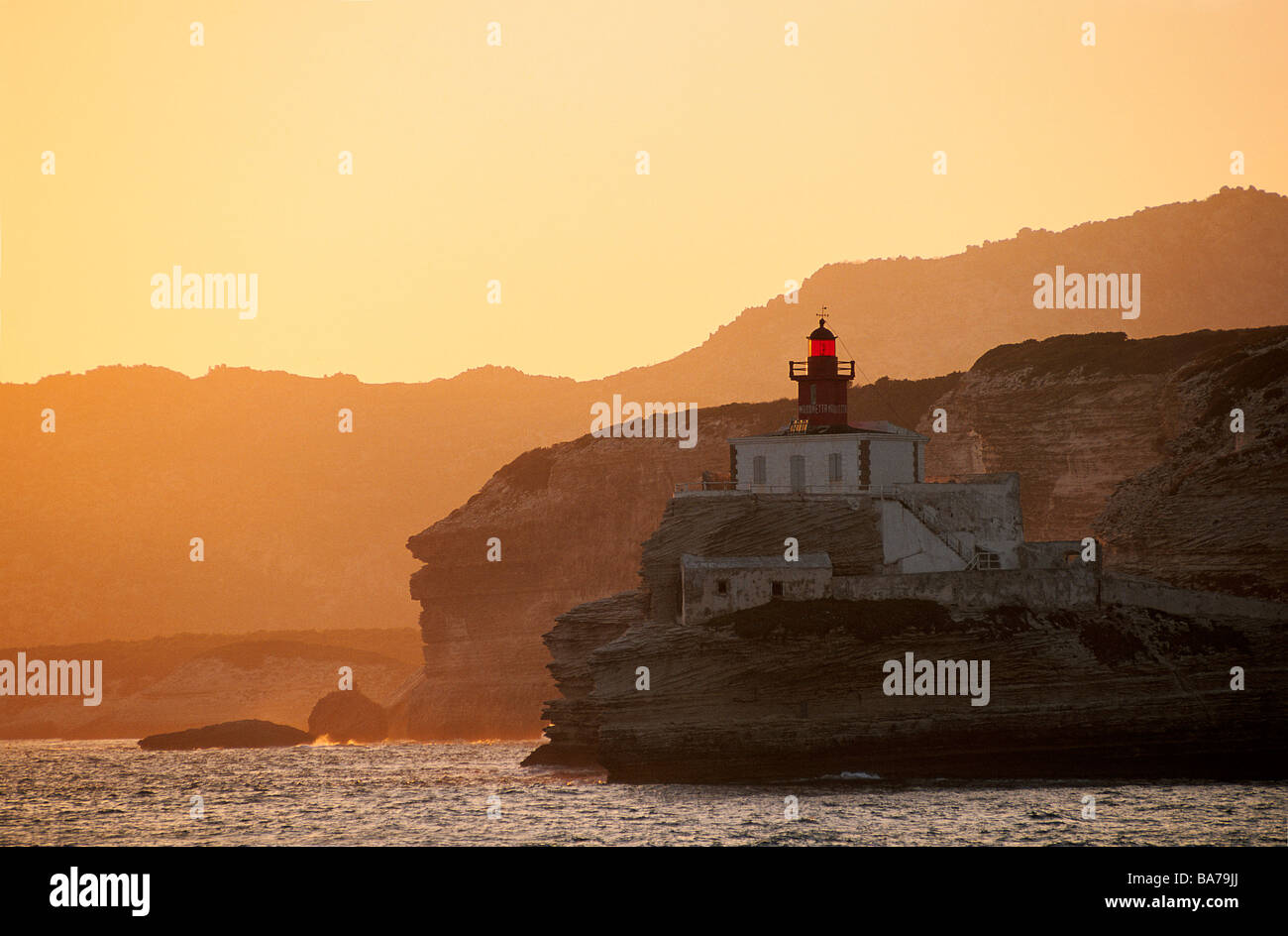 France, Corse du Sud, Bonifacio, port de sortie, phare de madonetta Banque D'Images