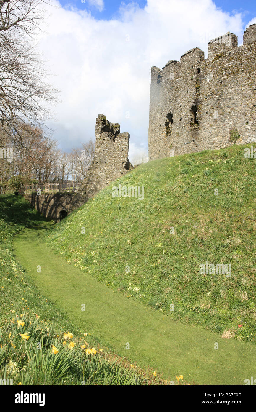 Le 13e siècle donjon circulaire de Restormel château à Lostwithiel Cornwall un jour de printemps Banque D'Images