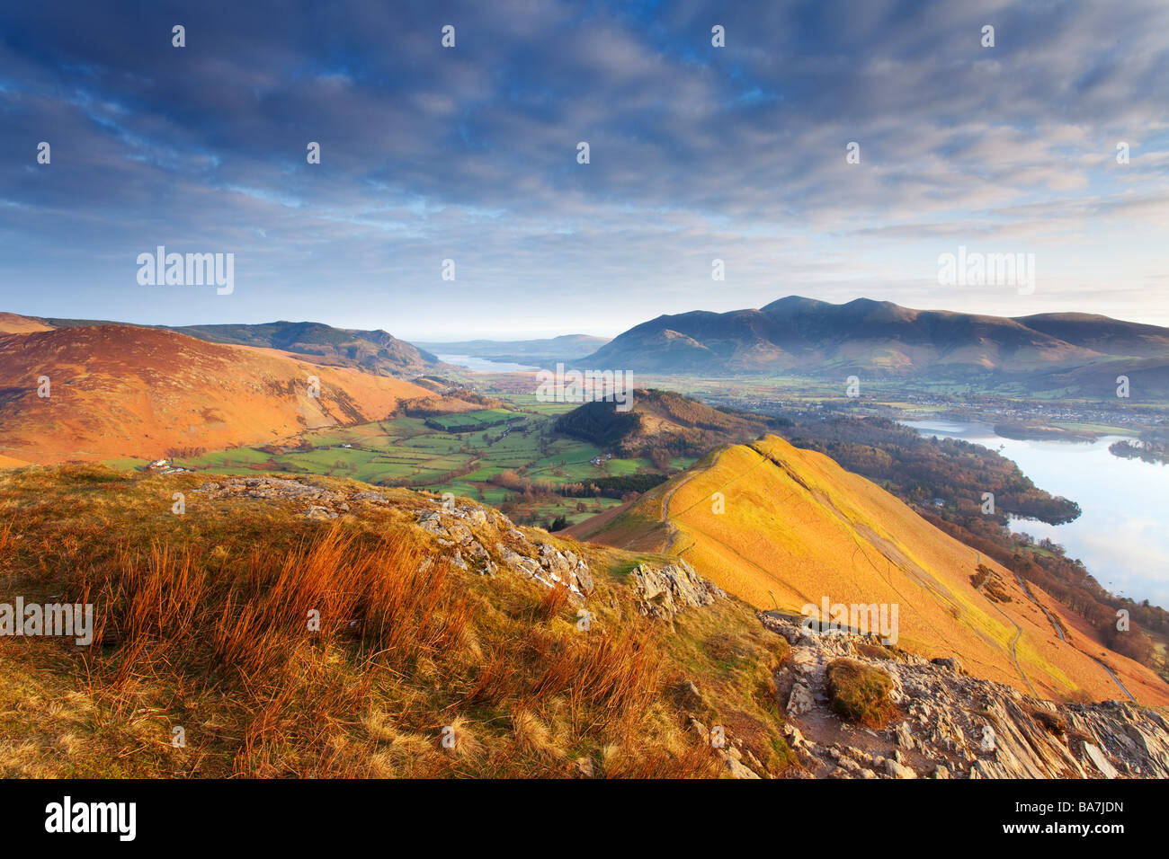 Un matin tôt vue depuis le sommet de Catbells dans le Lake District National Park Banque D'Images