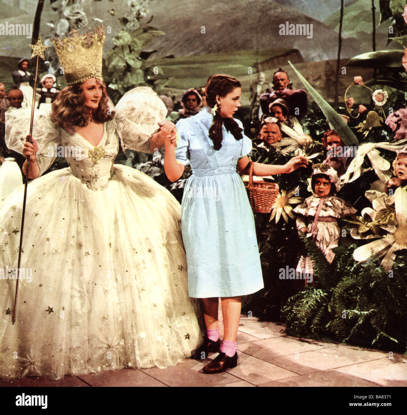 THE WIZARD OF OZ 1939 MGM film avec Judy Garland que Dorothy et Billie Burke comme la bonne sorcière Banque D'Images