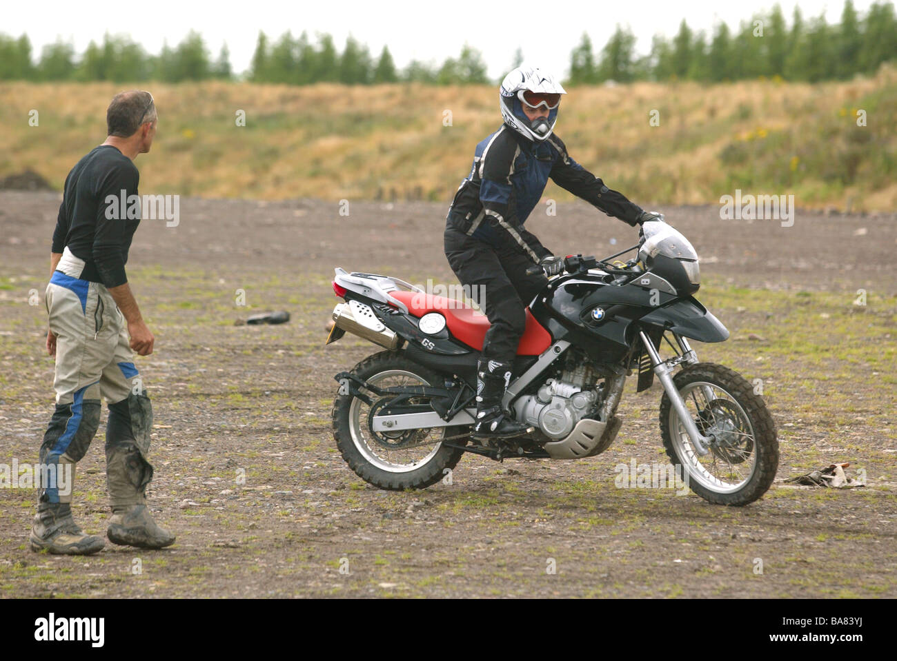 BMW moto hors route - formation de galles. Banque D'Images