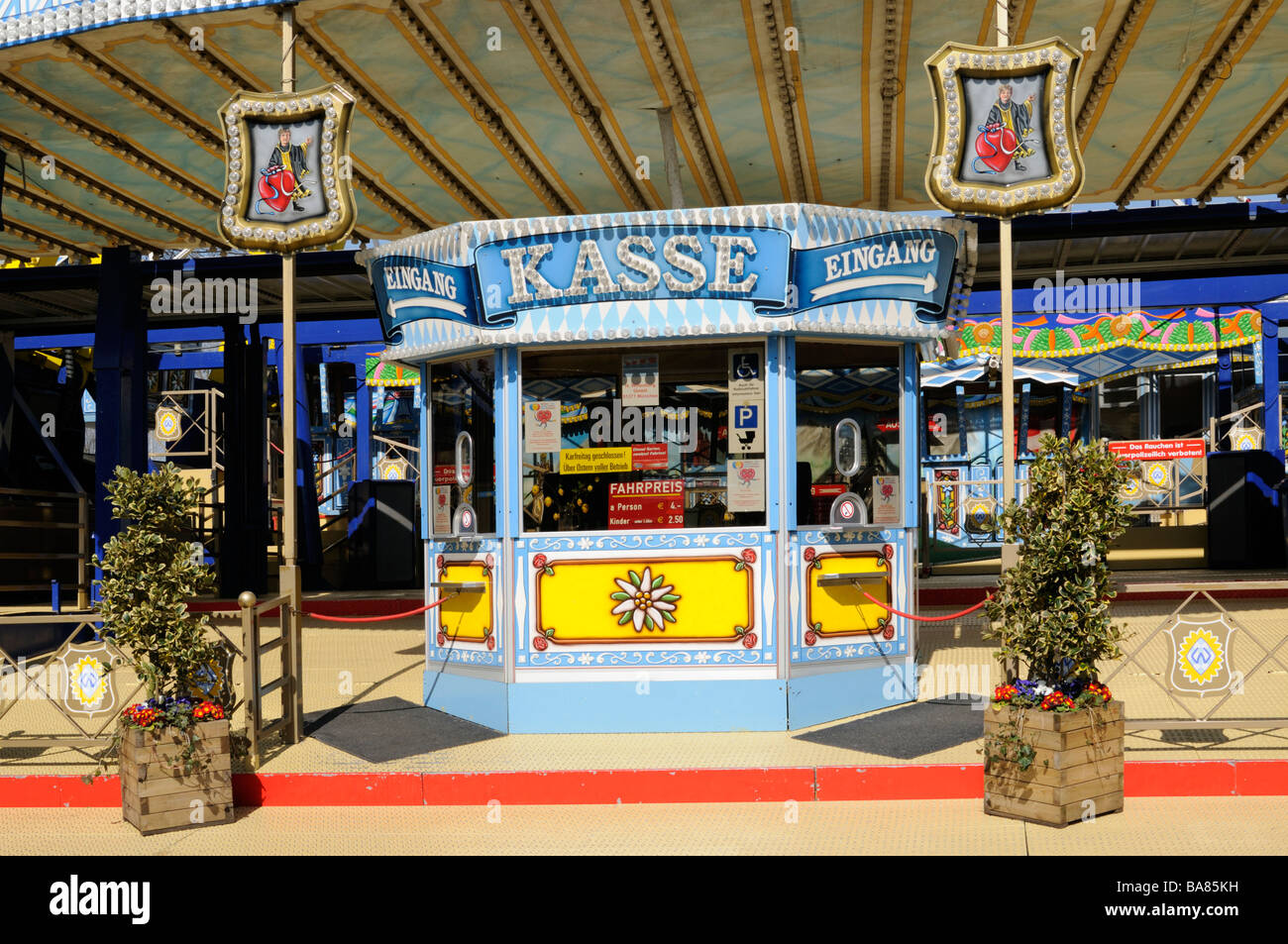 Kassenhäuschen Hamburger Dom Deutschland Hambourg Allemagne DOM stand Paye Banque D'Images