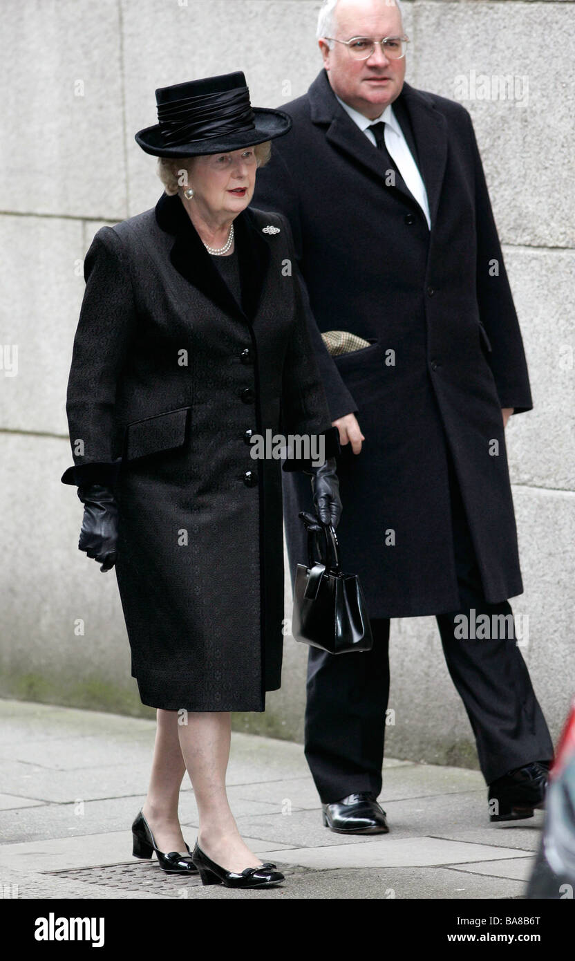 Margaret Thatcher assistant à un service commémoratif pour le Pape Jean Paul II à la Cathédrale de Westminster Banque D'Images