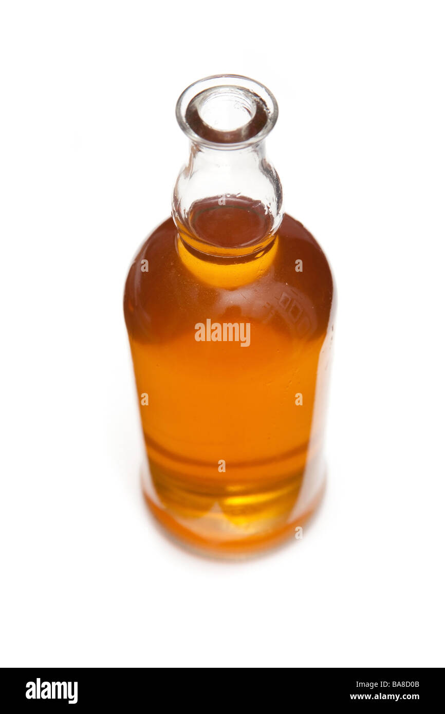 Bouteille de whisky écossais isolated on a white background studio Banque D'Images