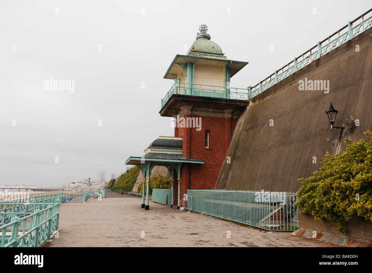 L'ascenseur de Madère qui opère sur le front de mer de Brighton emmène les passagers de l'A259 jusqu'à Madeira Drive 2009 Banque D'Images