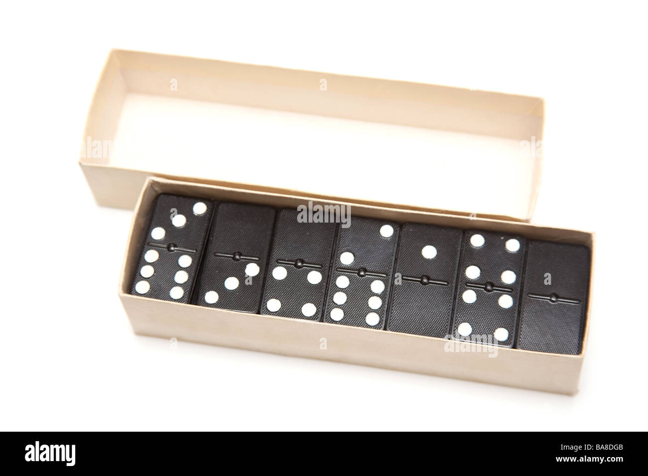 S Domino isolé sur un fond blanc studio Banque D'Images