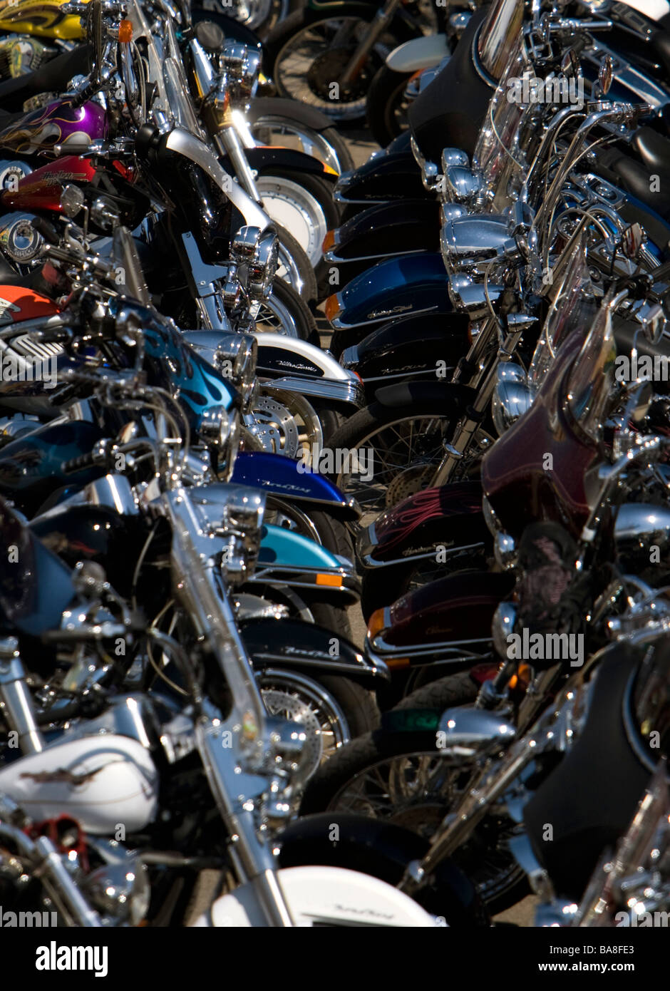 Les motos en stationnement rue ligne Rallye annuel Sturgis Dakota du Sud, USA Banque D'Images