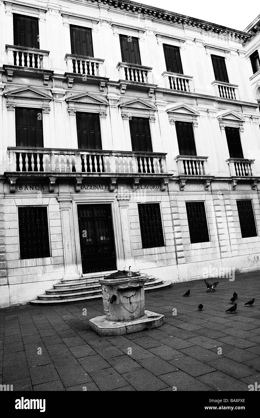 La cour d'un ancien édifice de la banque Veneitan Banque D'Images