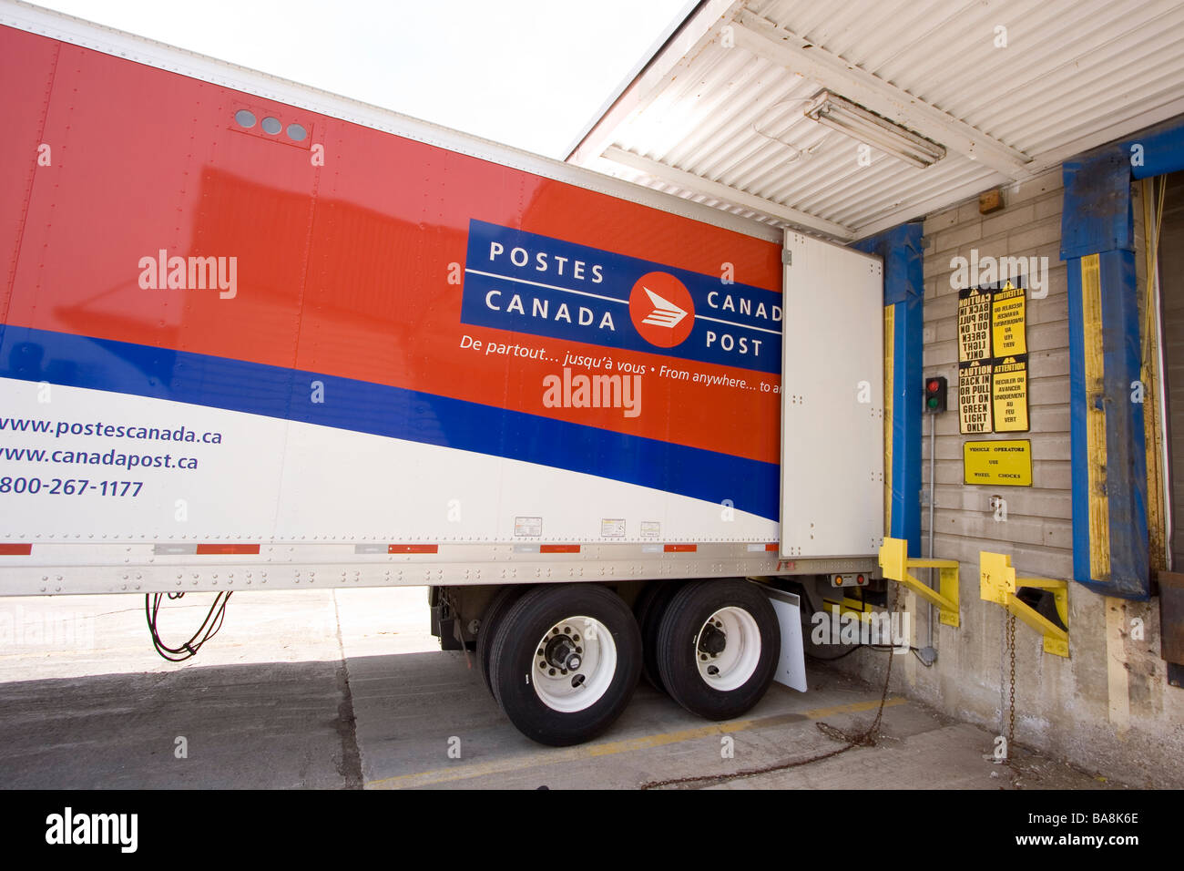 Véhicule de service de livraison de postes canada Banque de