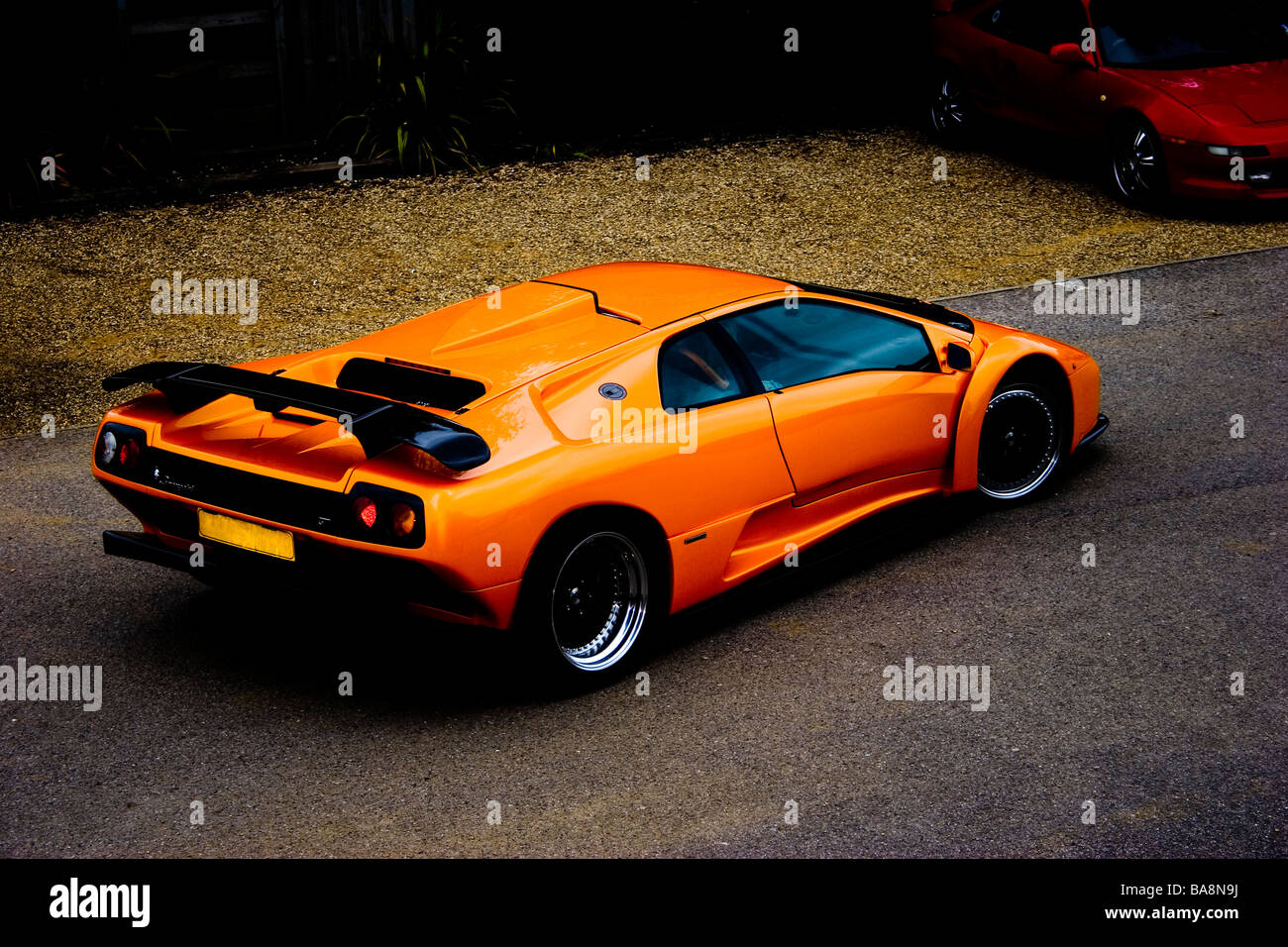 L'orange vif 90s 1990s Lamborghini Diablo GT supercar arrière ; les trois quarts d'en haut Banque D'Images