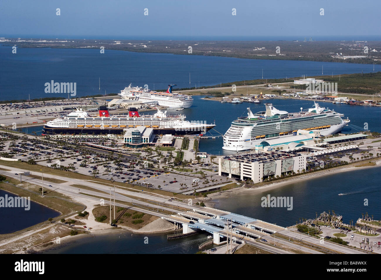 Les navires de croisière dans le port à Port Canaveral, Cocoa Beach, Floride Banque D'Images