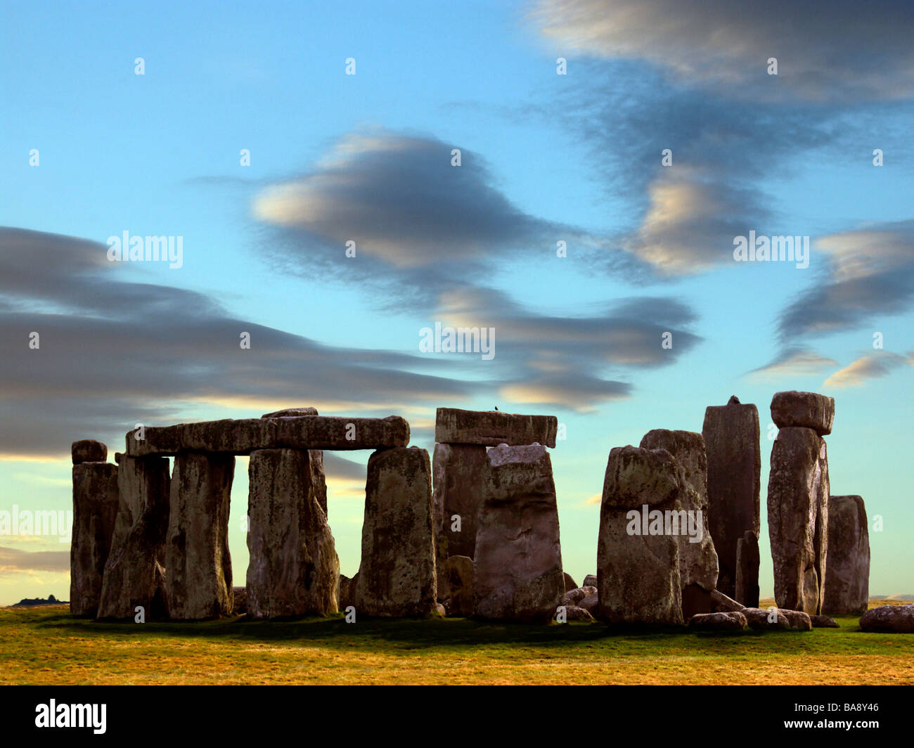 Stonehenge dans la plaine de Salisbury dans le Wiltshire dans le sud-ouest de l'Angleterre. Banque D'Images