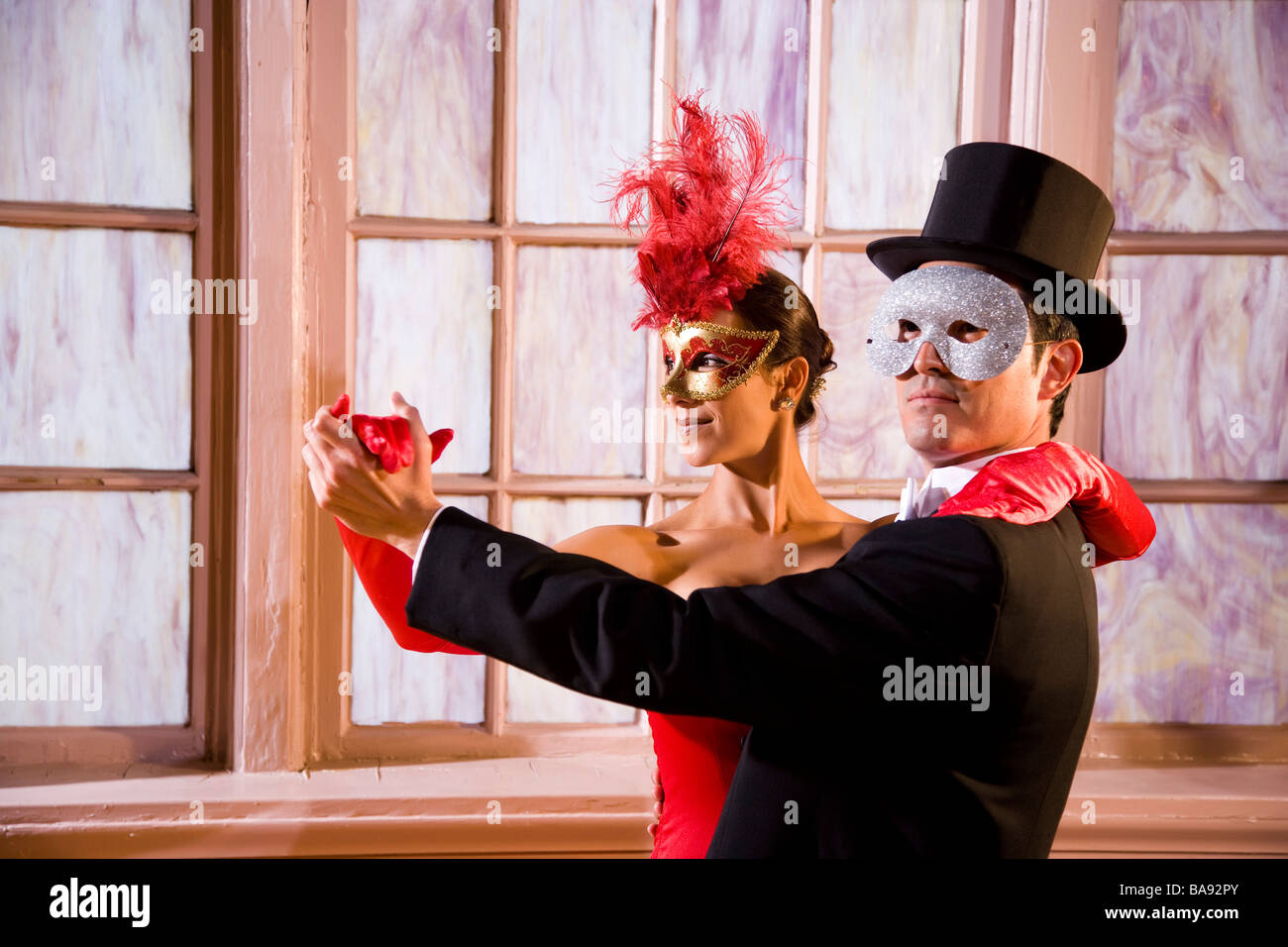 Masquerade dance Banque de photographies et d'images à haute résolution -  Alamy