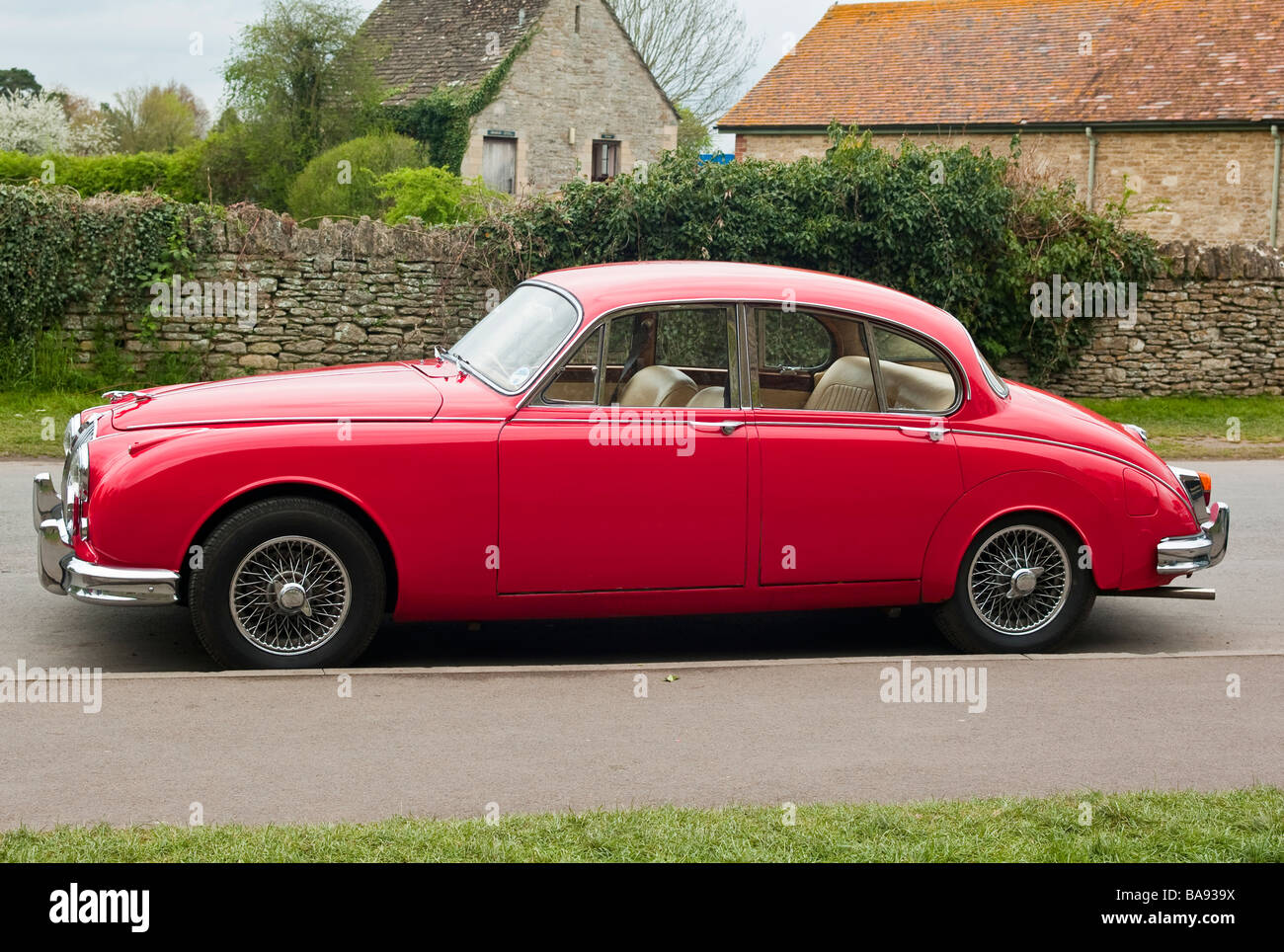 Vue latérale des années 1960 Jaguar Mk2 34 salon de voiture Banque D'Images