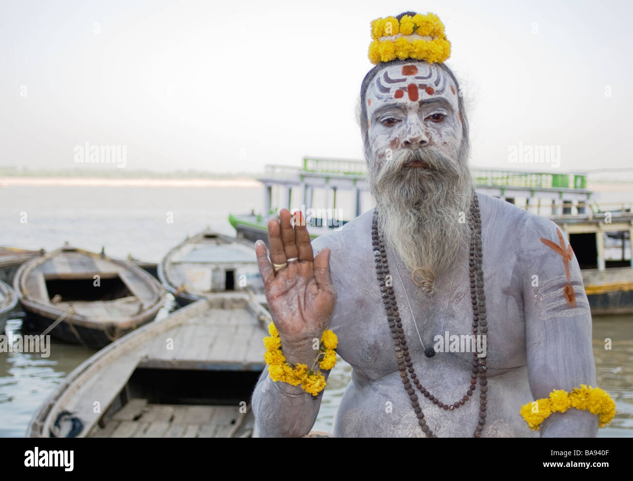 Un Indien Sadhu couverts de cendres sacrées. Banque D'Images