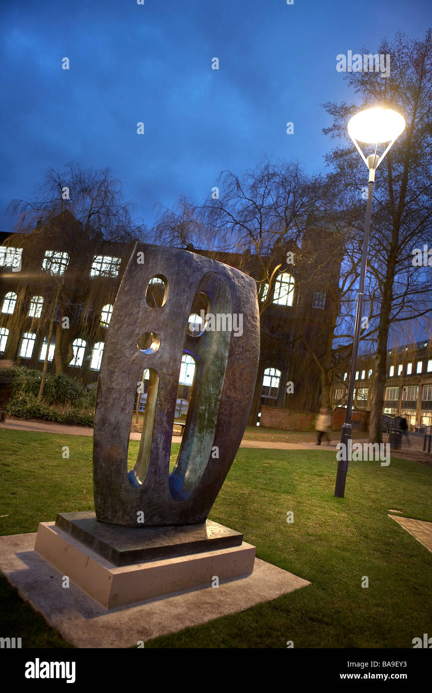 L'ÉCOLE D'ART BARBARA HEPWORTH NORWICH UK SCULPTURE NUCA UNIVERSITÉ DE LA NUIT DES ARTS Banque D'Images