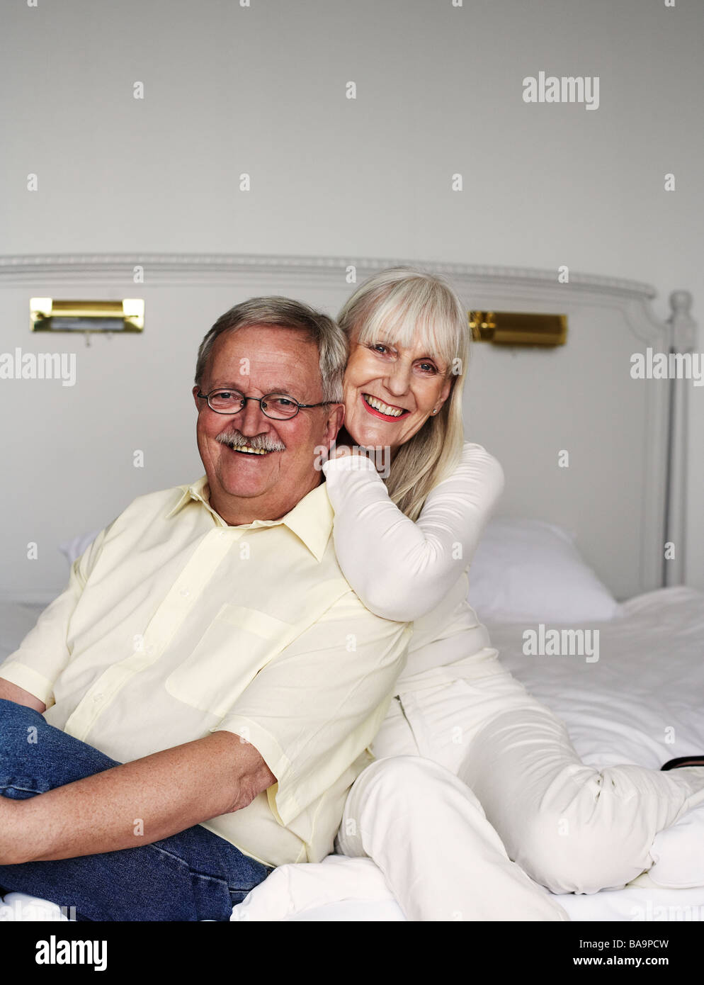Portrait d'un couple de personnes âgées, la Suède scandinave souriant. Banque D'Images