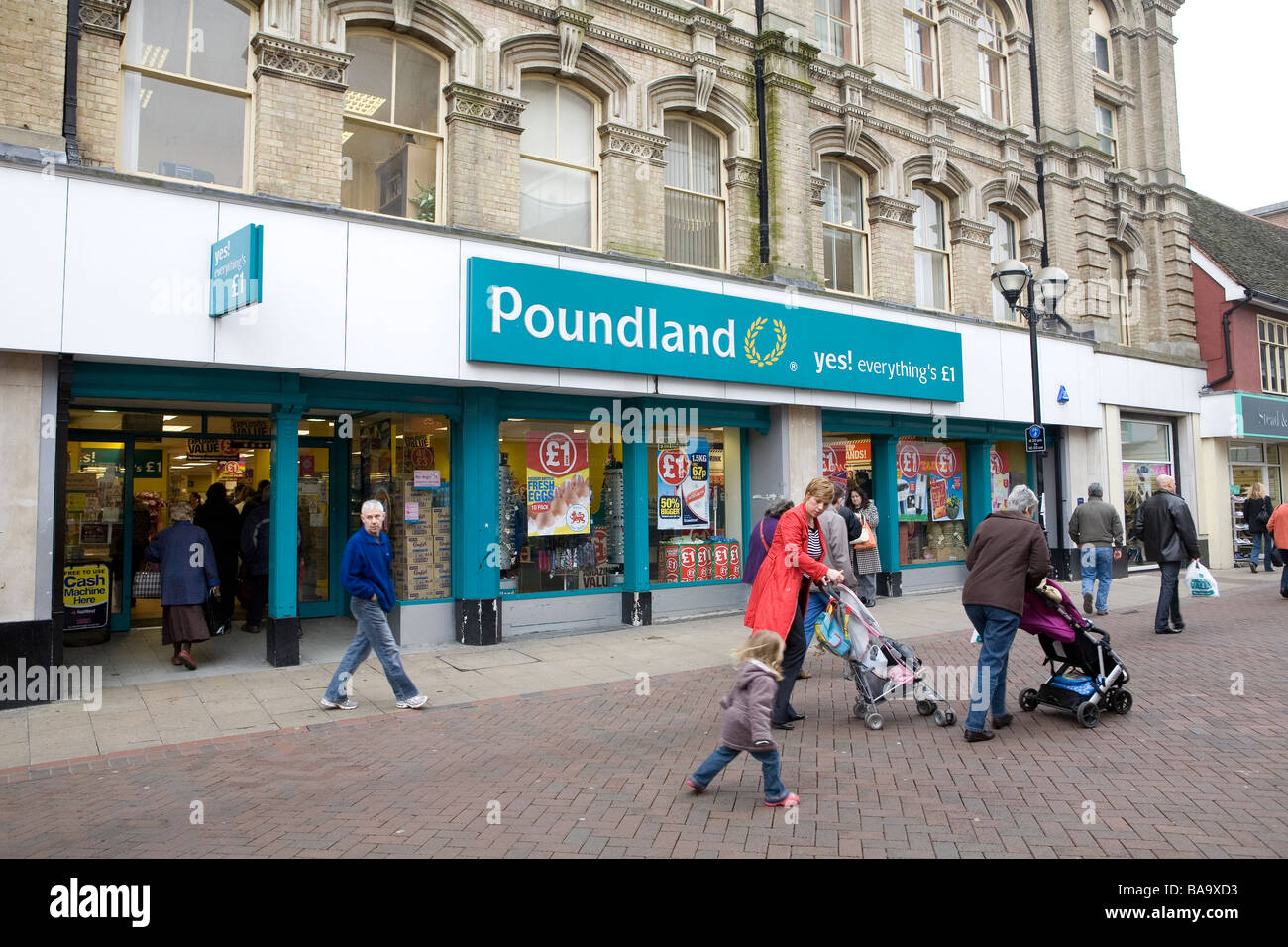 Vue générale de Poundland Pound Shop à Ipswich High Street East Anglia Suffolk Banque D'Images