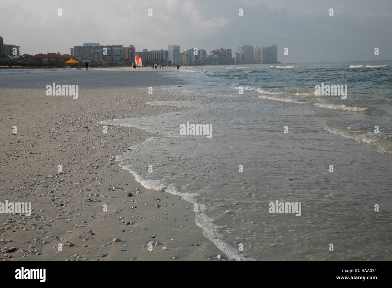 Vagues sur le rivage à Marco Island en Floride Banque D'Images