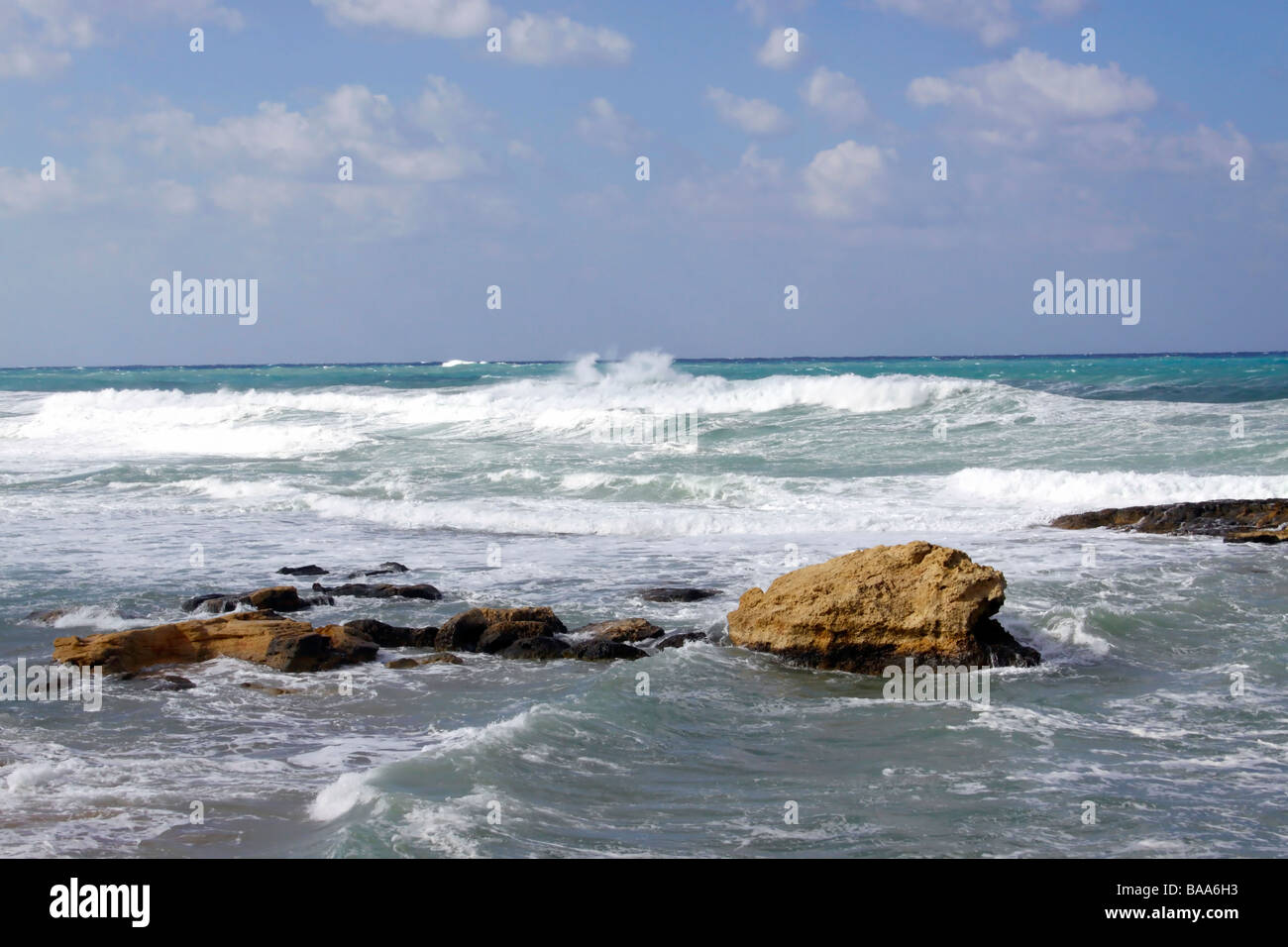 Paysage marin méditerranéen À KISSONERGA SUR L'île de Chypre. Banque D'Images