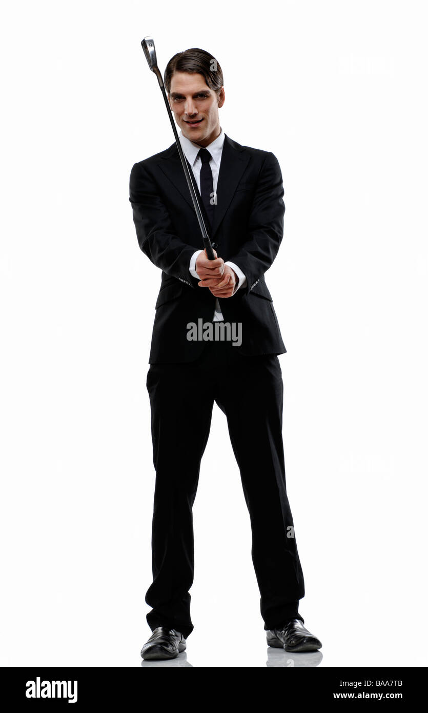 Un homme en costume holding a golf club, la Suède. Banque D'Images