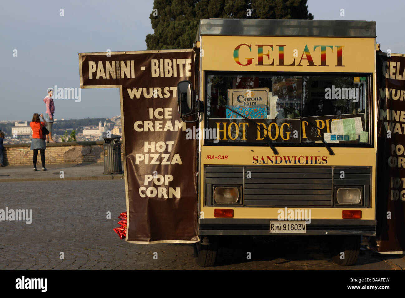 Ice-cream van sur la colline du Janicule à Rome, Italie. Banque D'Images