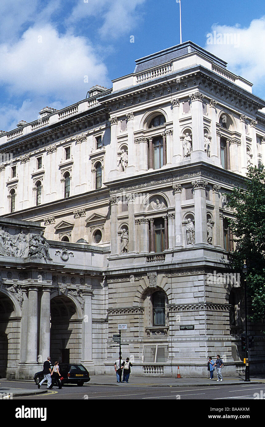 Londres, au coin sud-est du Bureau des affaires étrangères et du Commonwealth avec le pont qui la relie à sa voisine. Banque D'Images