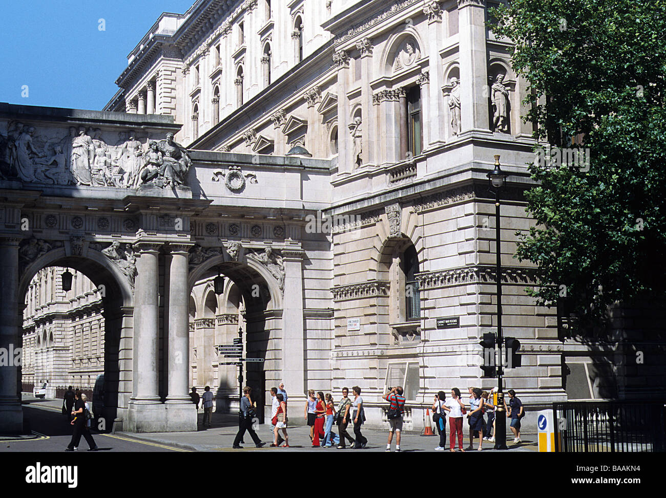 Londres, au coin sud-est du Bureau des affaires étrangères et du Commonwealth avec le pont qui la relie à sa voisine. Banque D'Images