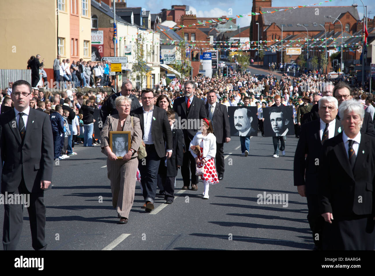 Le président du Sinn Fein Getty Adams le dimanche de Pâques en prenant part à l'Insurrection de Pâques Commémoration Falls Road Belfast Banque D'Images