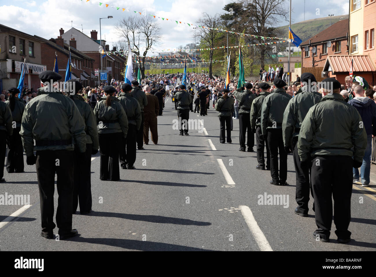 Vestes et pantalons de marcheurs sur Mars Dimanche de Pâques dans le cadre de l'Insurrection de Pâques Commémoration Falls Road Belfast Banque D'Images