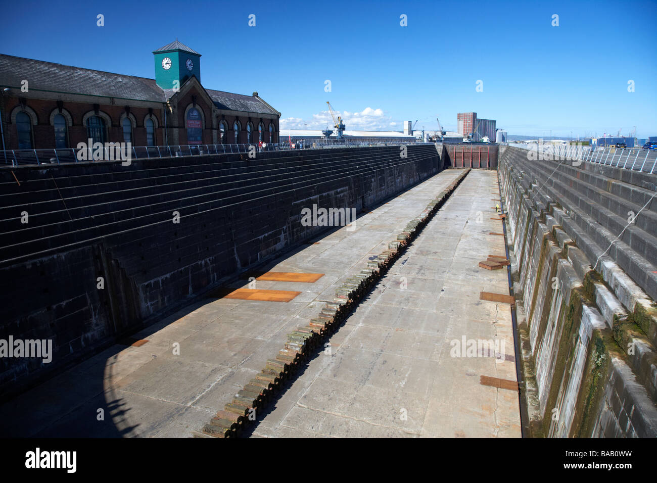 Ancienne cale sèche sec thompsons et pompe maison où le Titanic a été construit dans l'île de queens belfast titanic quarter Banque D'Images