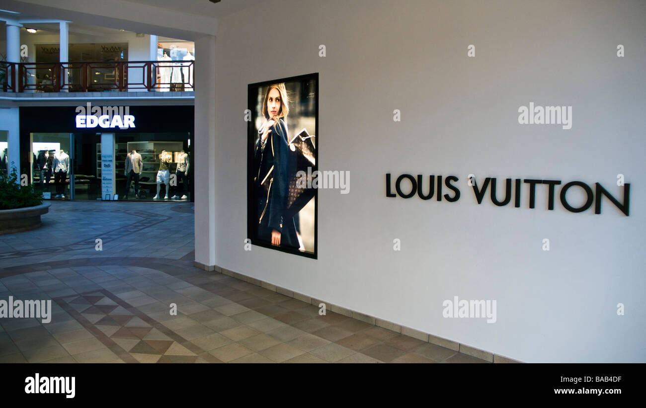 Signer chez Louis Vuitton designer boutique Gustavia St Barts Banque D'Images