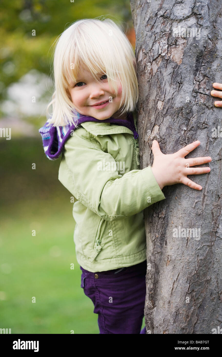 Une blonde-Tree Hugger, Stockholm, Suède. Banque D'Images