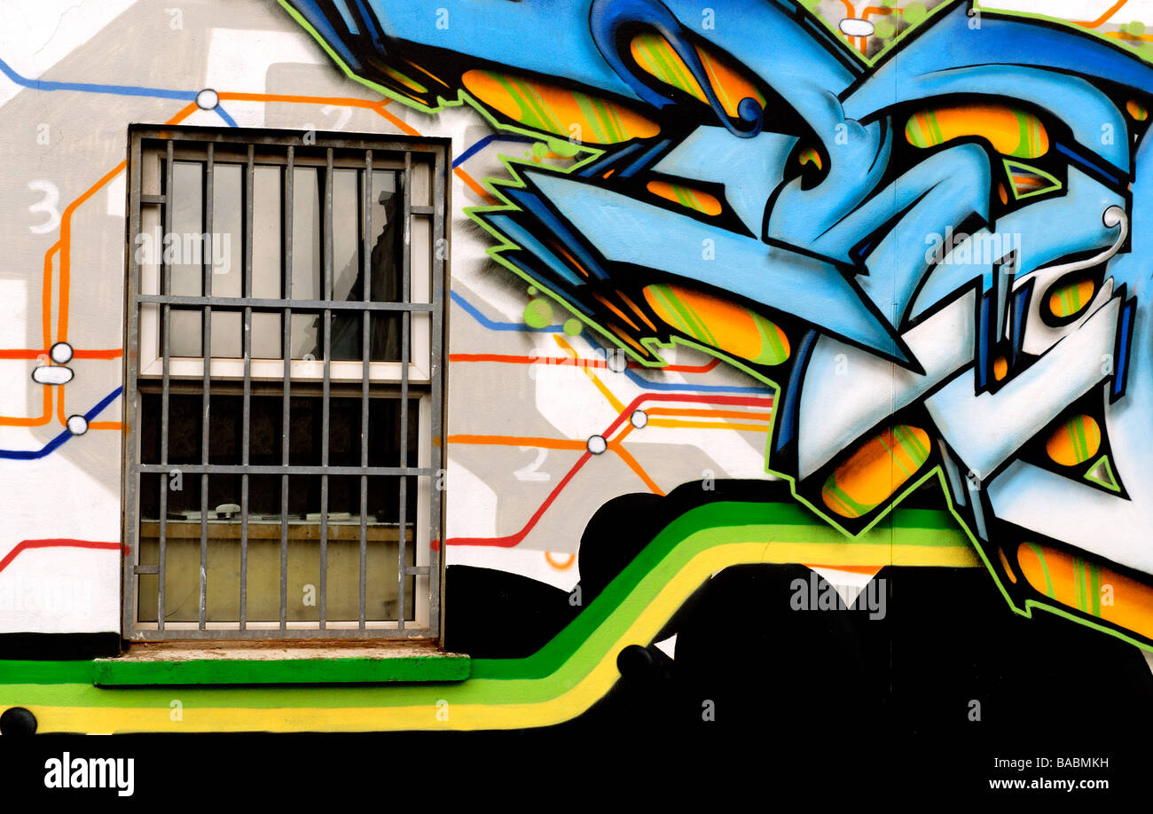 Fenêtre ouverte, et l'art urbain Metro Cafe, Bristol Banque D'Images