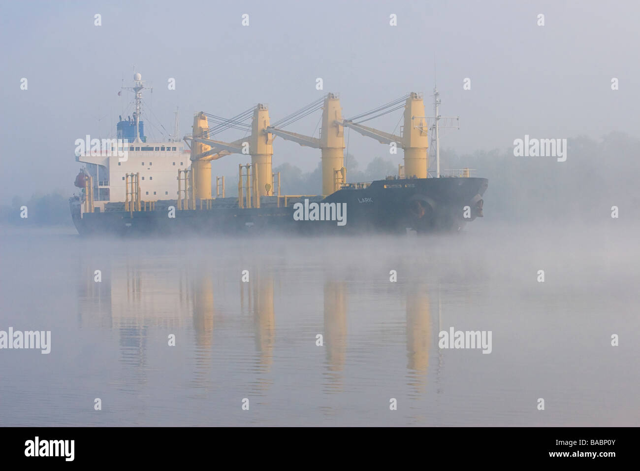 Freighter sur la Seine Banque D'Images