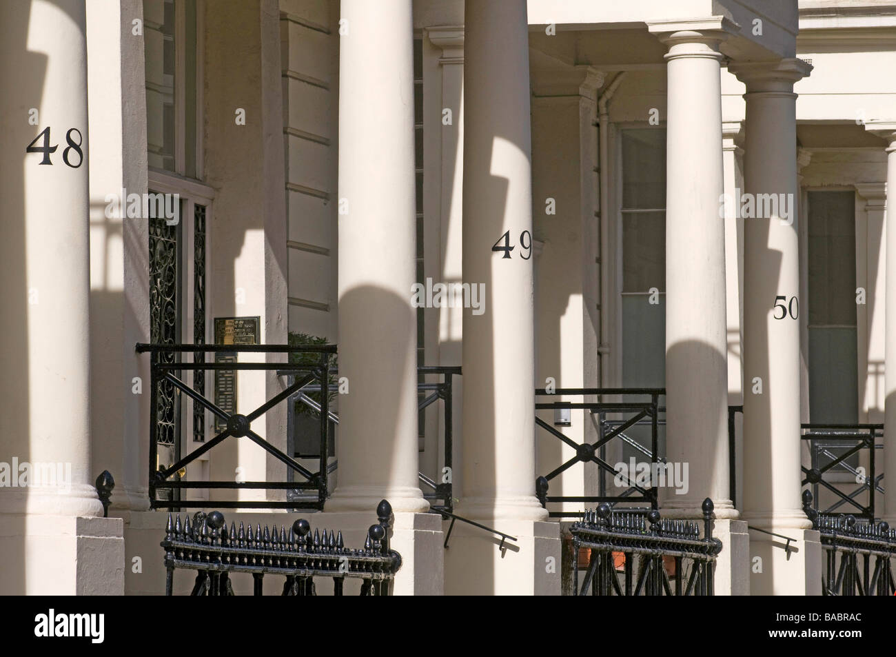 Rangée de maisons géorgiennes typiques dans une rue à l'ouest de Londres, Londres, Angleterre, Royaume-Uni Banque D'Images