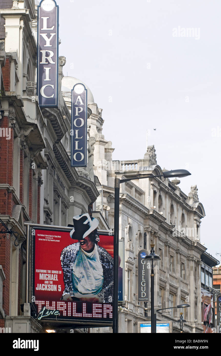 Inscrivez-vous à l'extérieur d'un London Theatre publicitaire de la comédie musicale 'Thriller' dans le West End de Londres, London, UK Banque D'Images