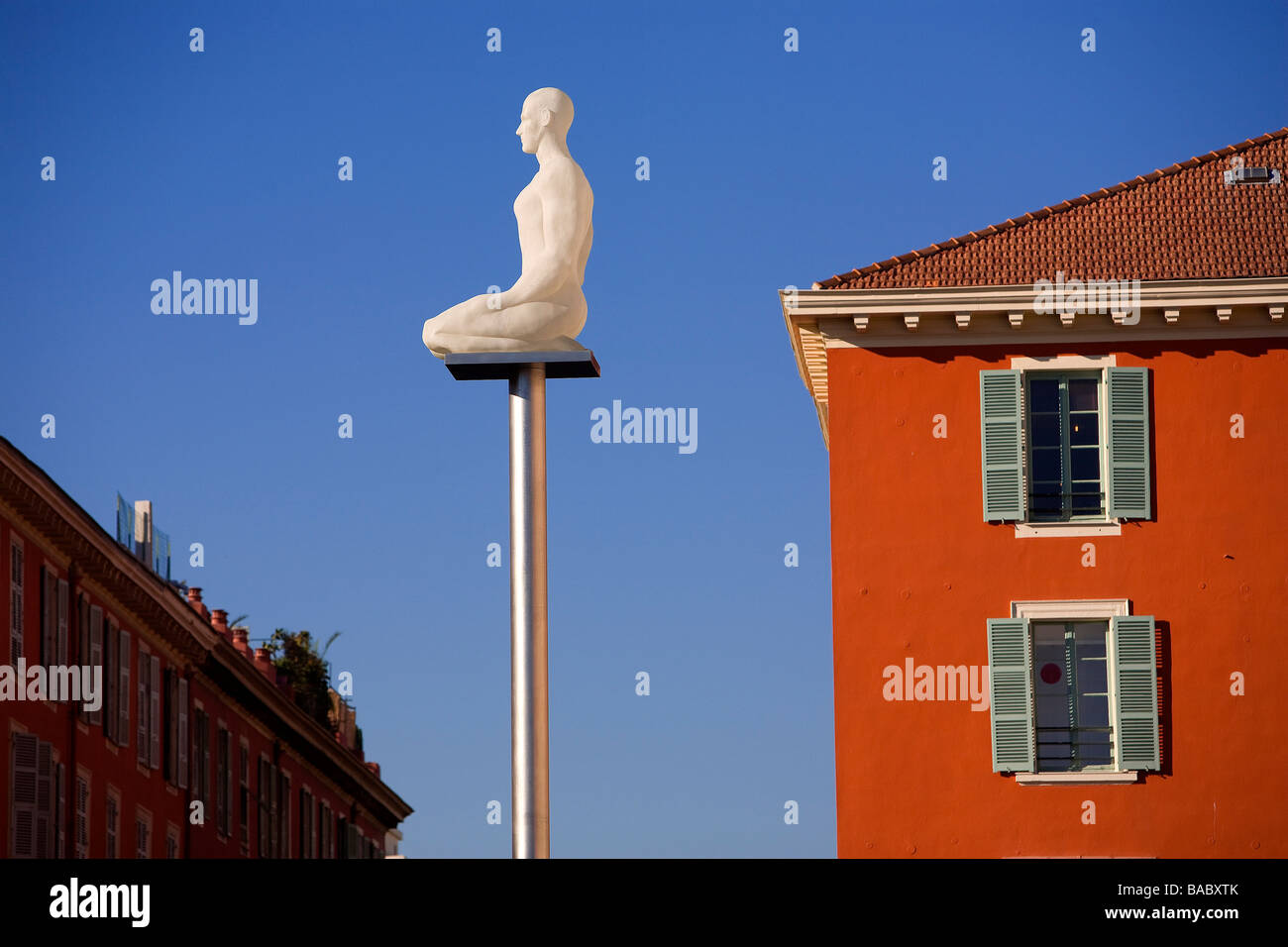 France, Alpes Maritimes, Nice, l'une des sept statues de Jaume Plensa debout sur la Place Masséna Banque D'Images