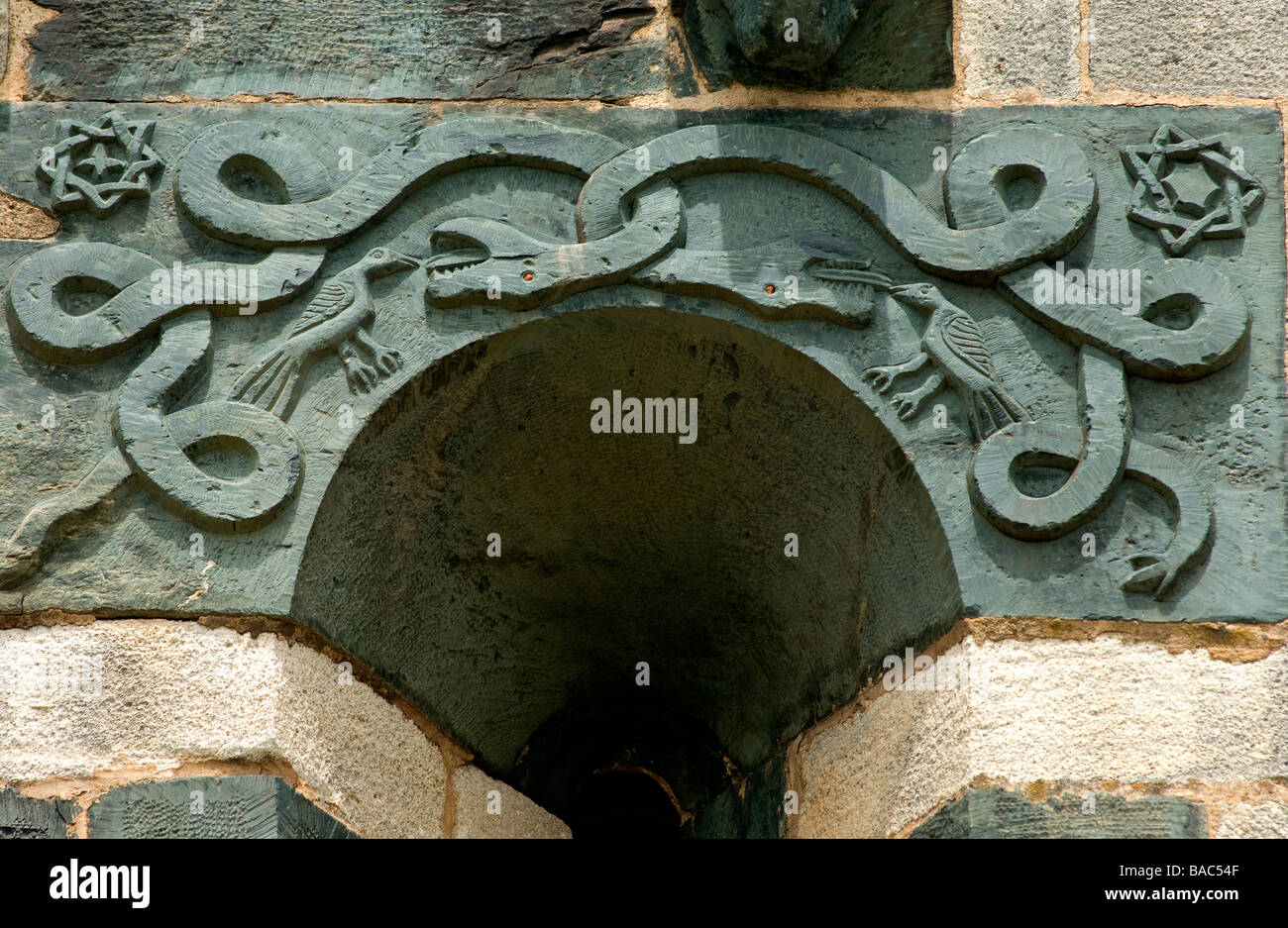 France, Haute Corse, Nebbio, naturaliste et anthropomorphes, décoration de l'église en bicolore de San serpentine Banque D'Images