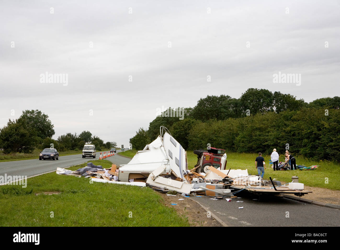 Caravane accident sur la A1 Trunk road Cambridgshire England UK Banque D'Images