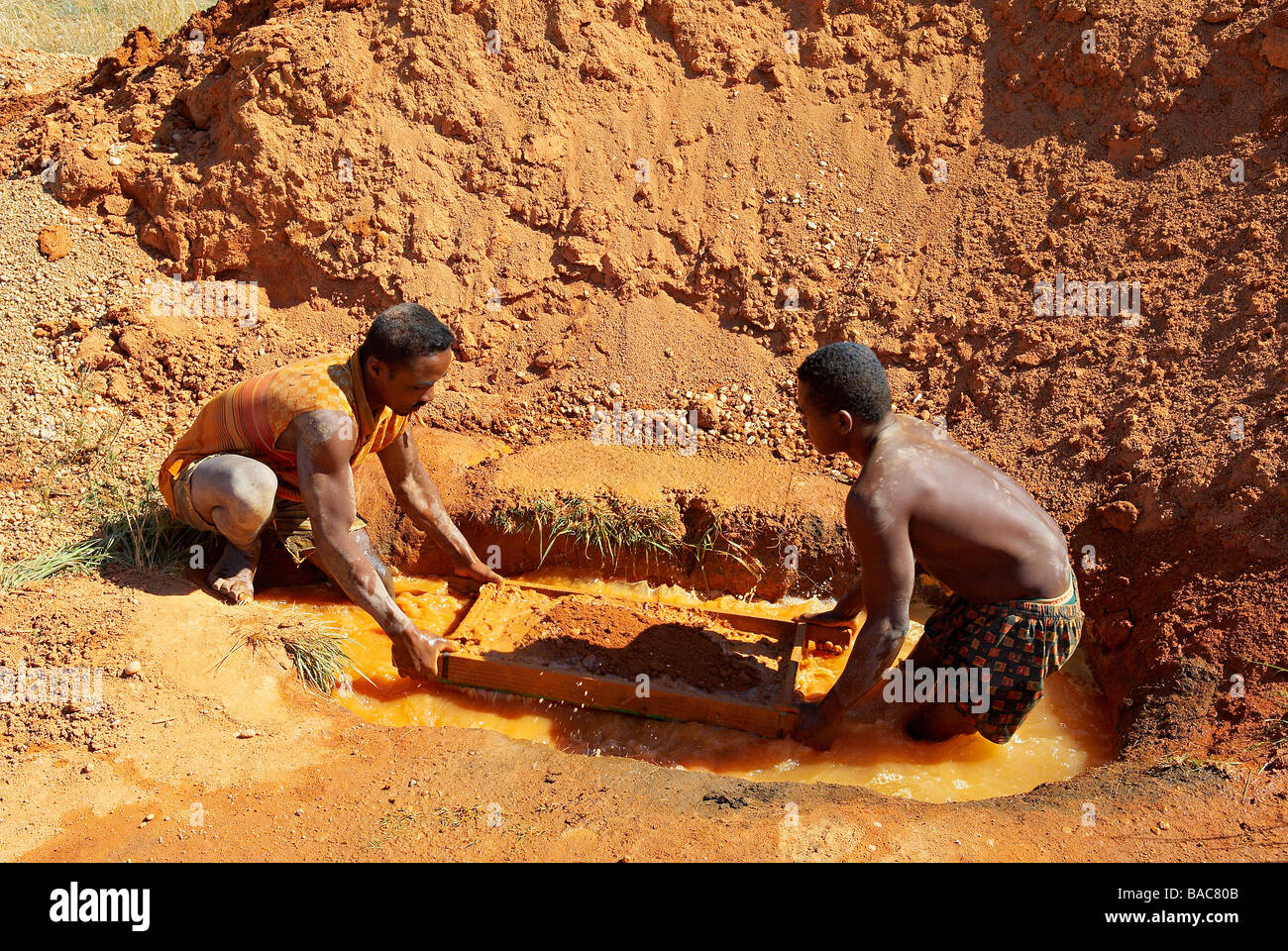 Région Atsimo Andrefana Madagascar, Mine, ville d'Ilakaka, saphir, Saphir royaume diggers Banque D'Images