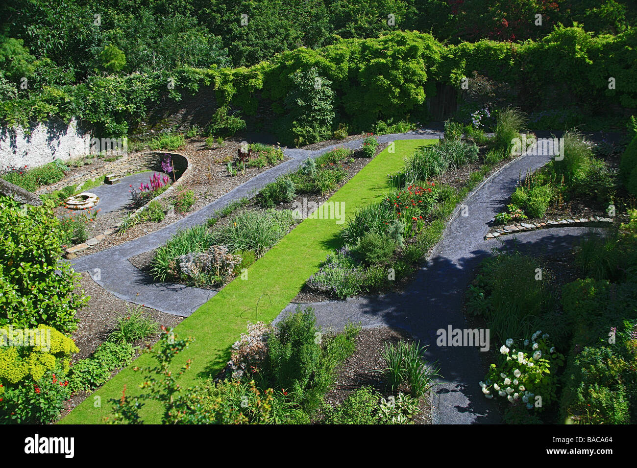 Le jardin en contrebas dans la maison du jardin à Buckland Monachorum, Devon, England, UK Banque D'Images