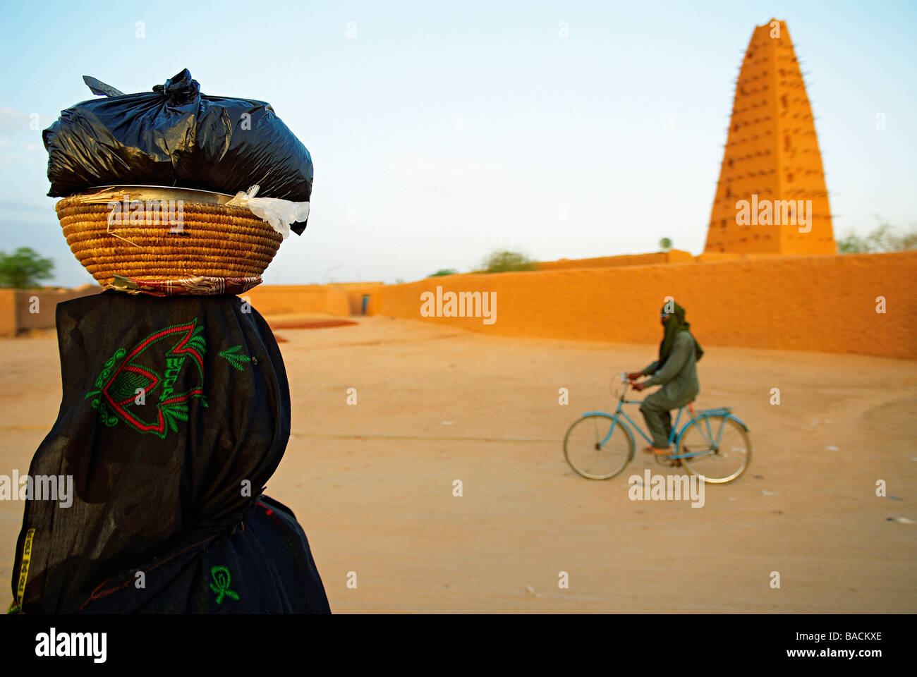 Le Niger, Agadez, porte du désert, la grande mosquée du xvie siècle construit dans la boue Banque D'Images