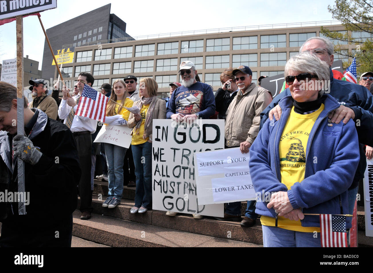 Tax Day Tea Party le 15 avril, une manifestation pacifique à Rochester, NY USA. Banque D'Images