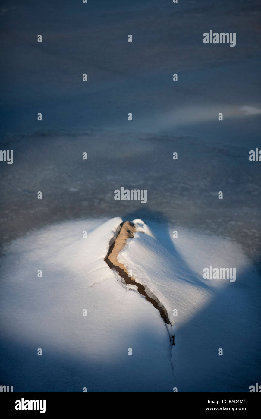Les nouvelles à travers la glace Rock Banque D'Images