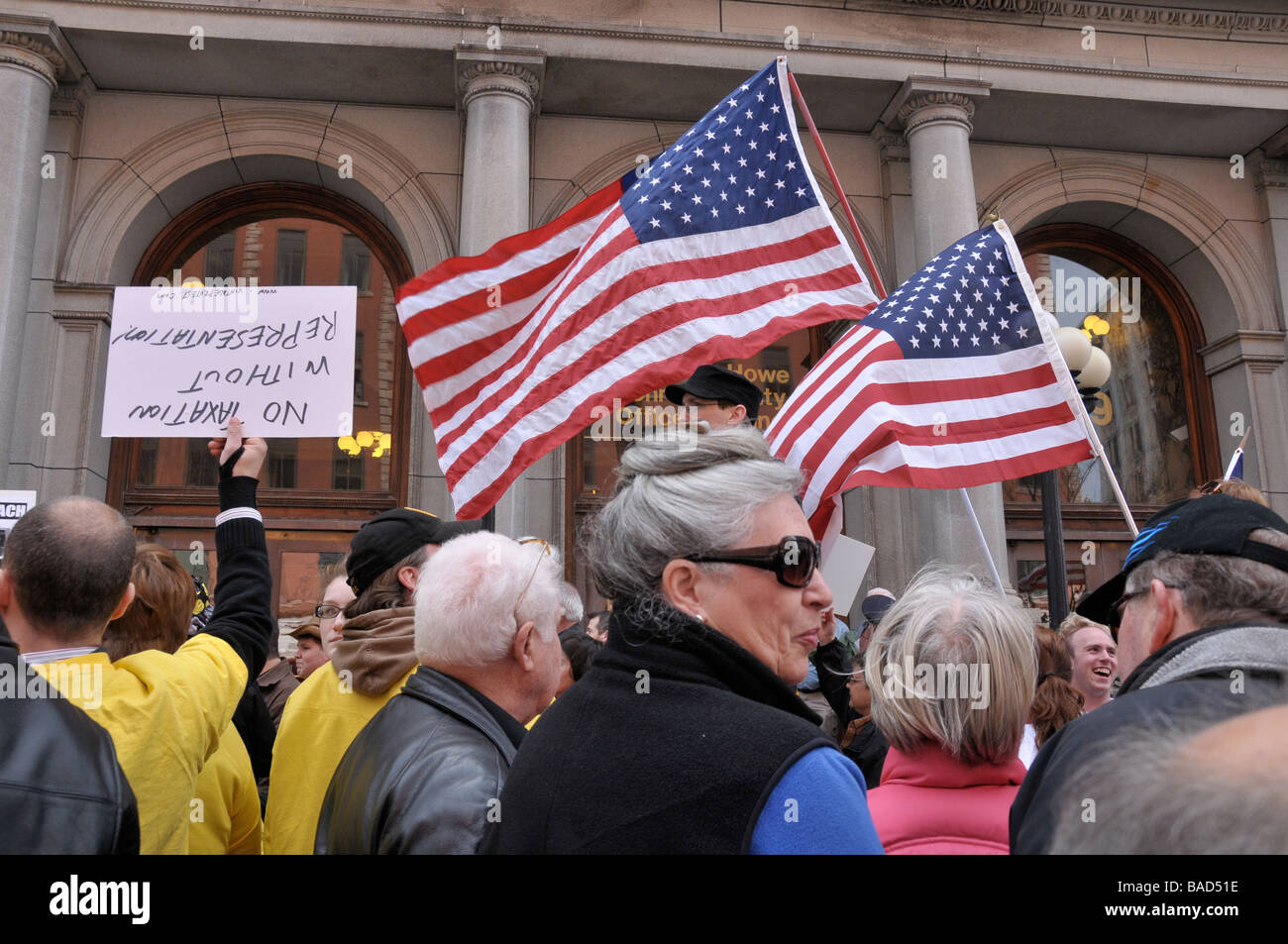 Tax Day Tea Party le 15 avril, une manifestation pacifique à Rochester, NY USA. Banque D'Images