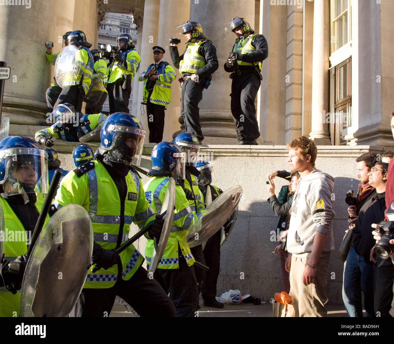 La police anti-émeute - Sommet du G20 - Manifestations - Ville de Berwick Street London Banque D'Images