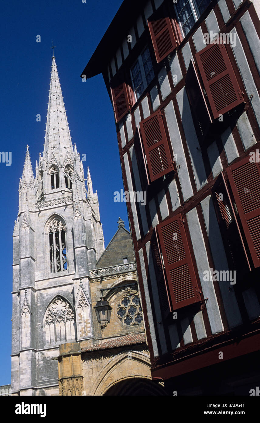 France, Pyrenees Atlantiques, Bayonne, l'avant de Notre Dame de la cathédrale de Bayonne, l'architecture gothique, 13e siècle, et un Banque D'Images