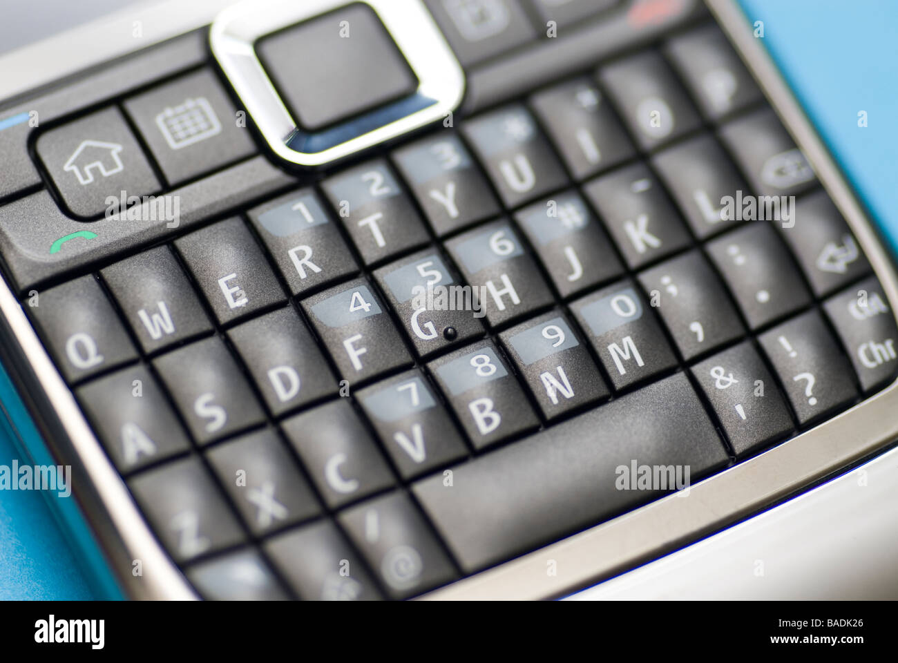 Close up de téléphone mobile avec clavier QWERTY Banque D'Images